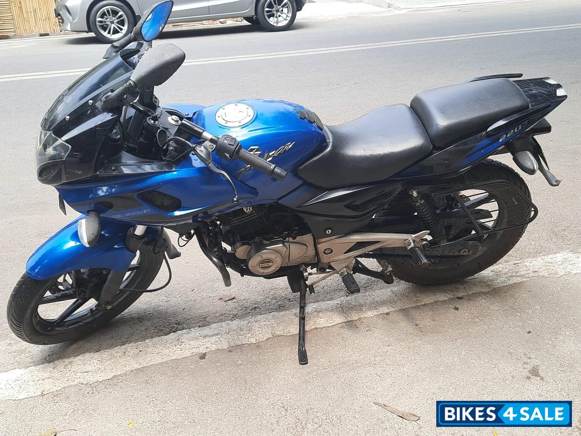 Blue Bajaj Pulsar 220F