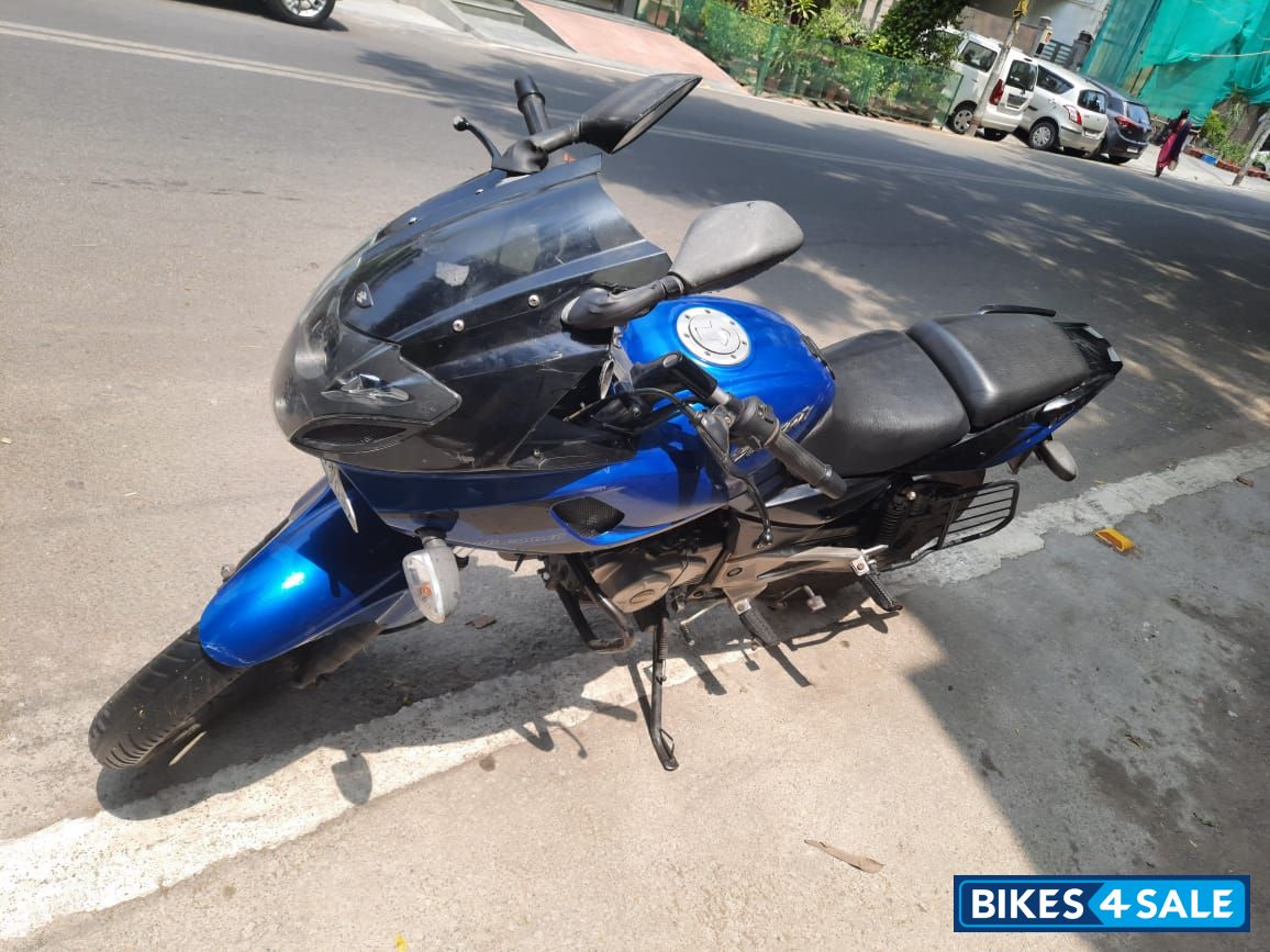 Blue Bajaj Pulsar 220F