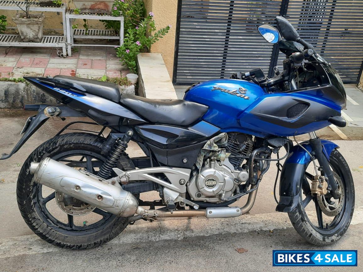 Blue Bajaj Pulsar 220F
