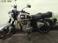 Black Royal Enfield Bullet Standard 350