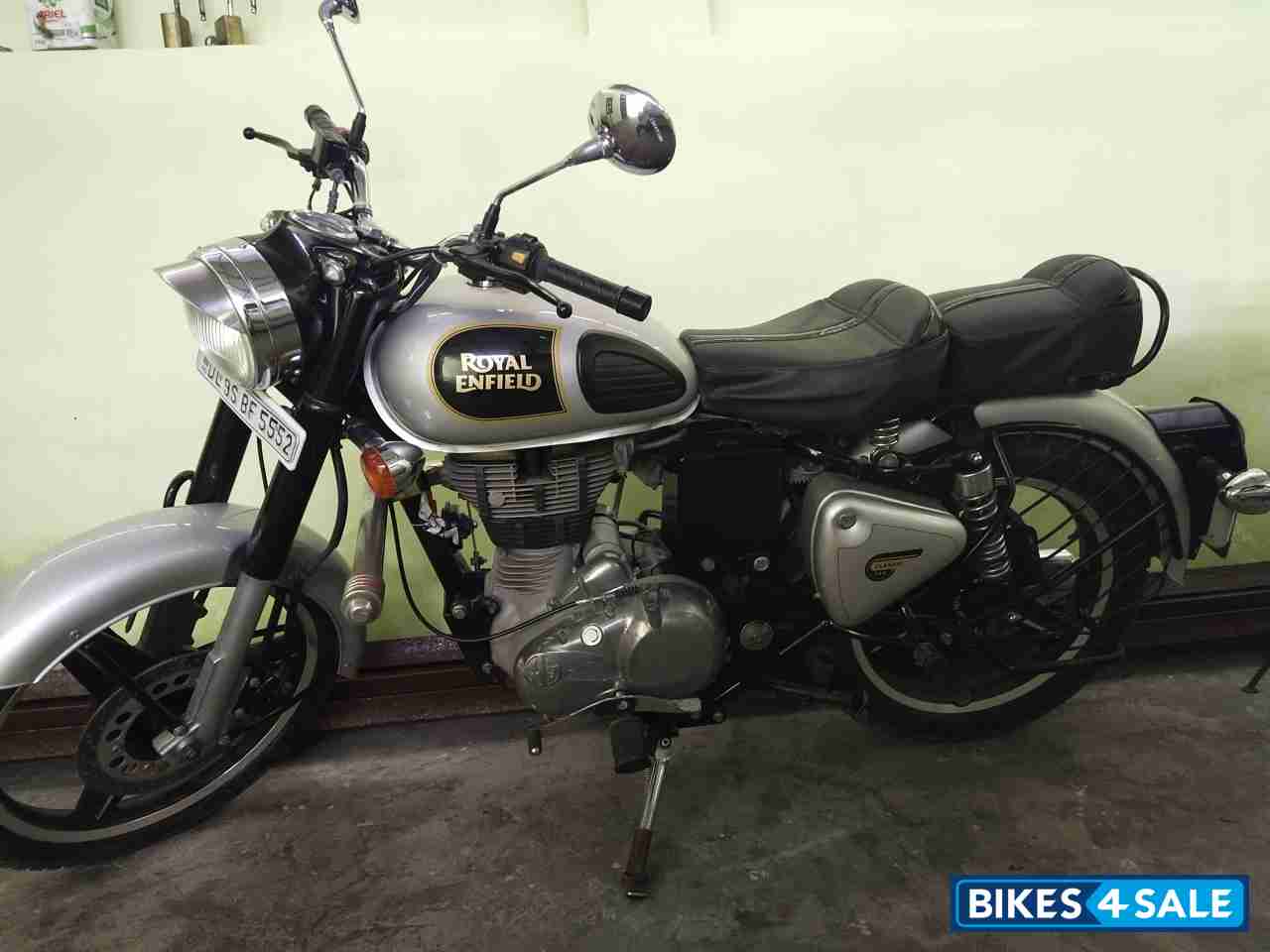 Black Royal Enfield Bullet Standard 350