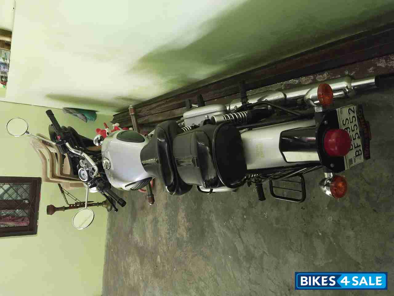 Black Royal Enfield Bullet Standard 350