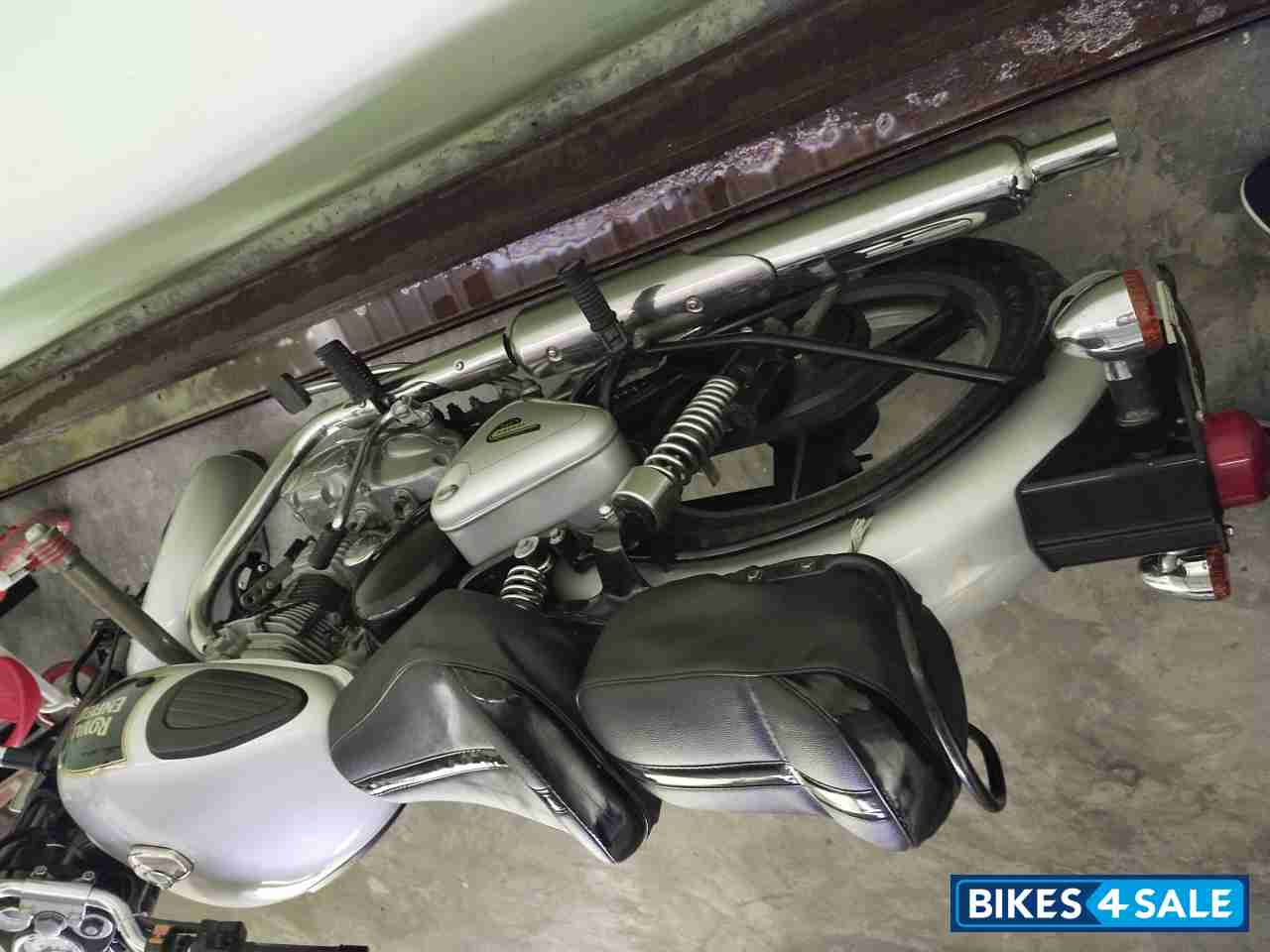 Black Royal Enfield Bullet Standard 350