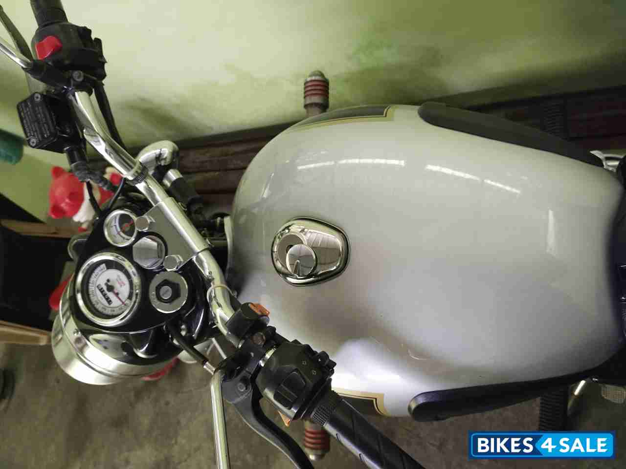 Black Royal Enfield Bullet Standard 350