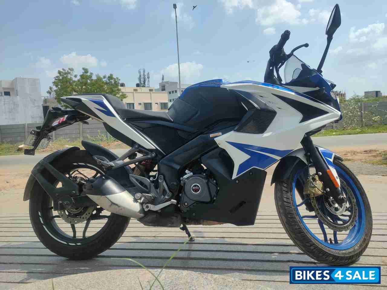 Bajaj Pulsar RS 200