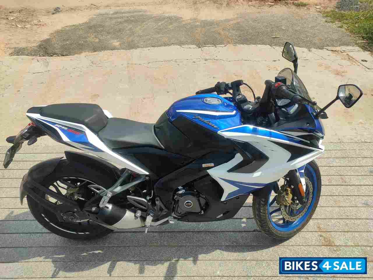 Bajaj Pulsar RS 200
