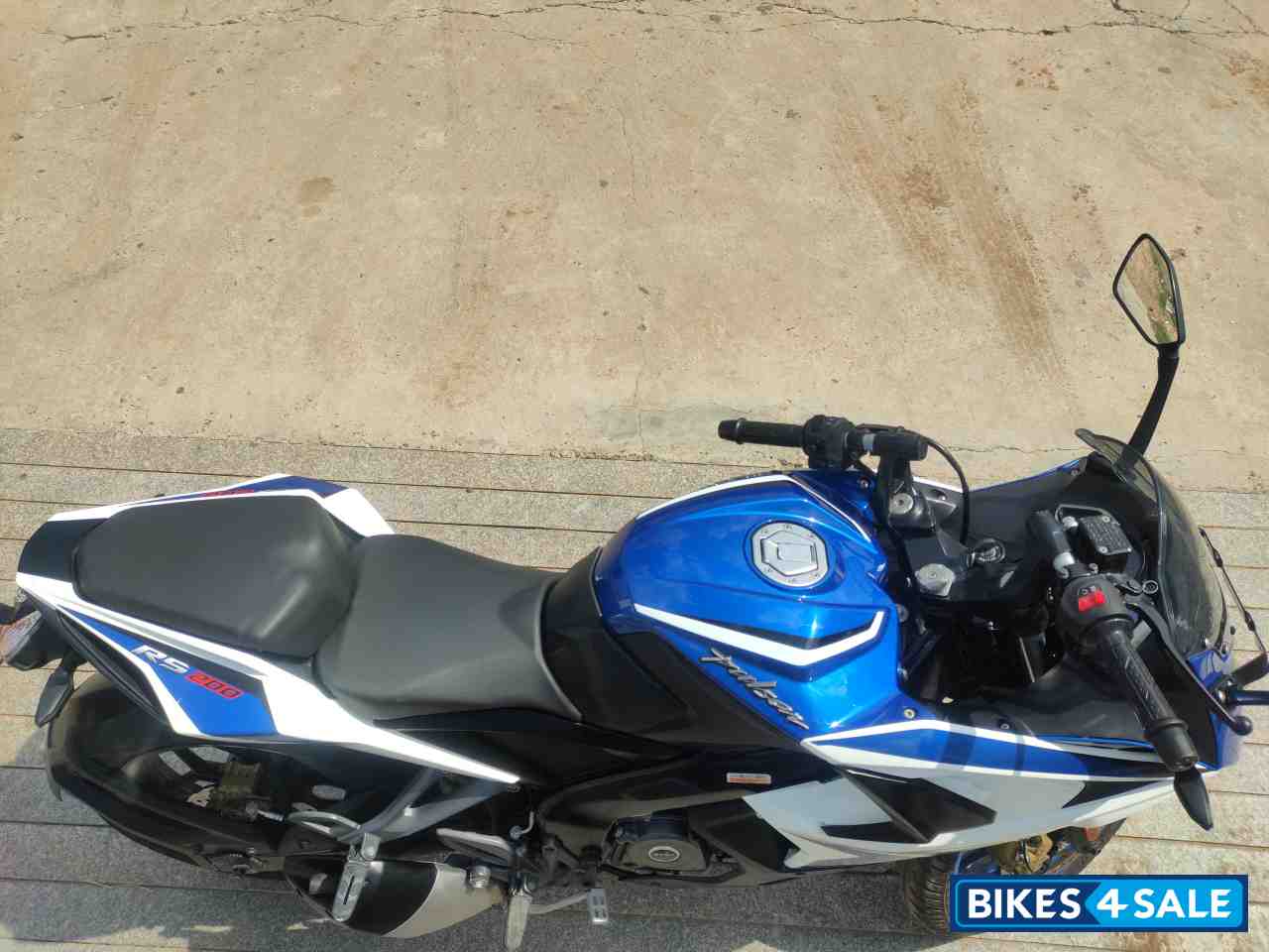 Bajaj Pulsar RS 200