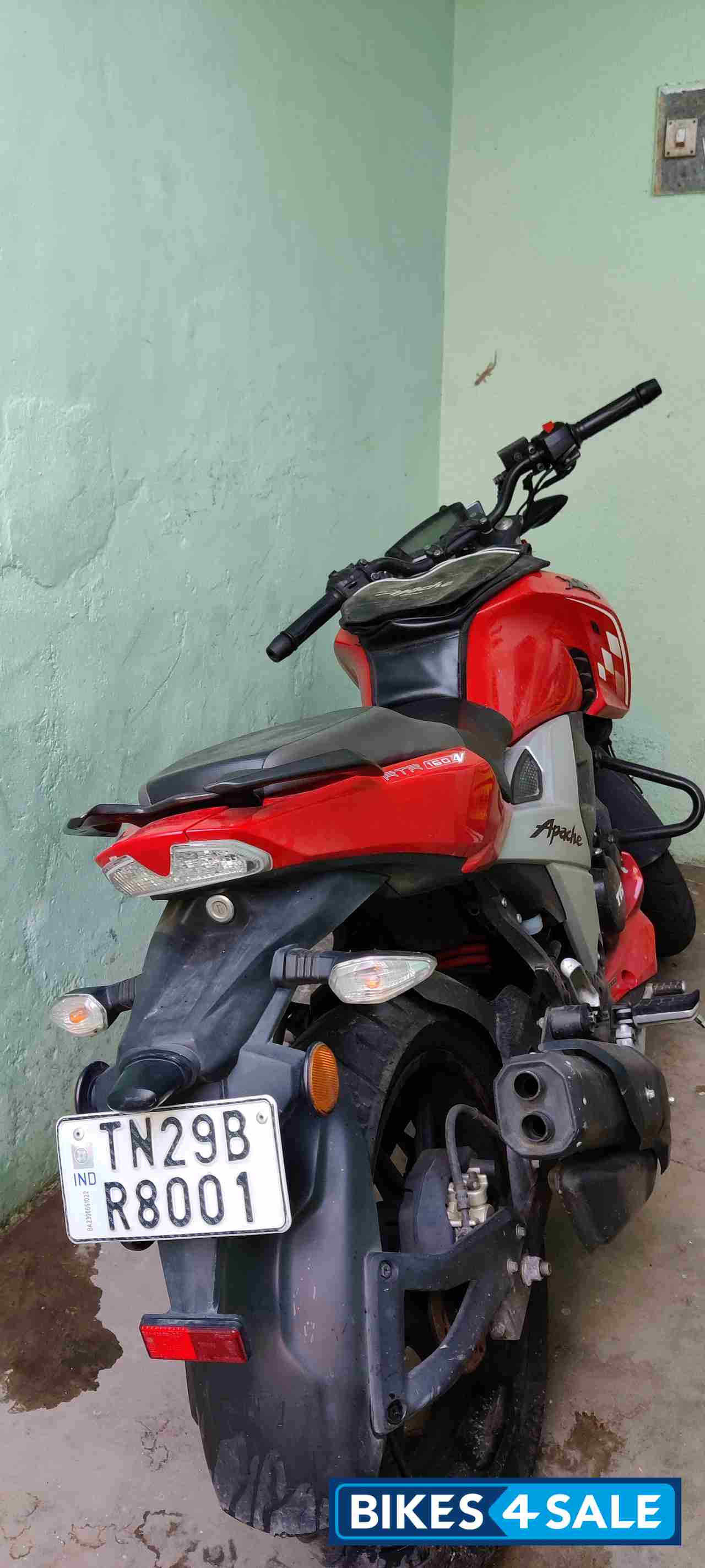 Red TVS Apache RTR 160 4V BS6