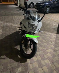 White Suzuki Gixxer SF