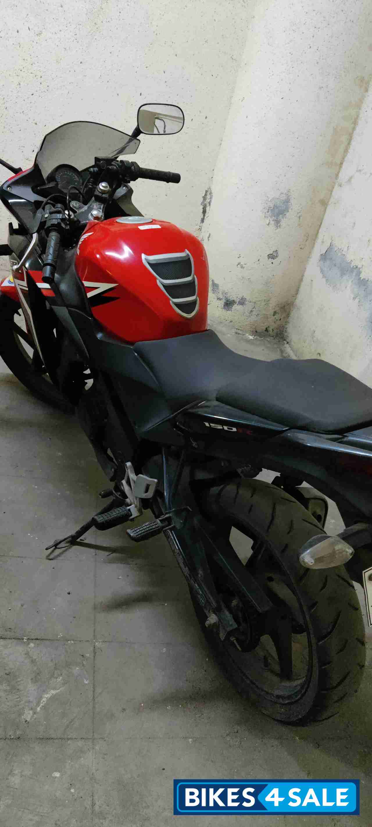 Red Honda CBR 150R