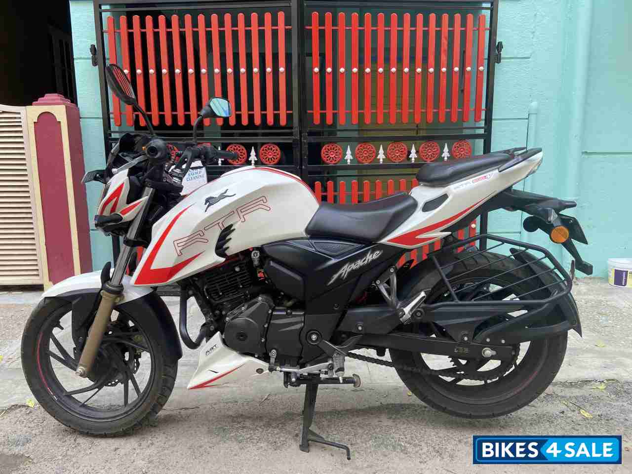 White TVS Apache RTR 200 4V ABS Race Edition 2.0