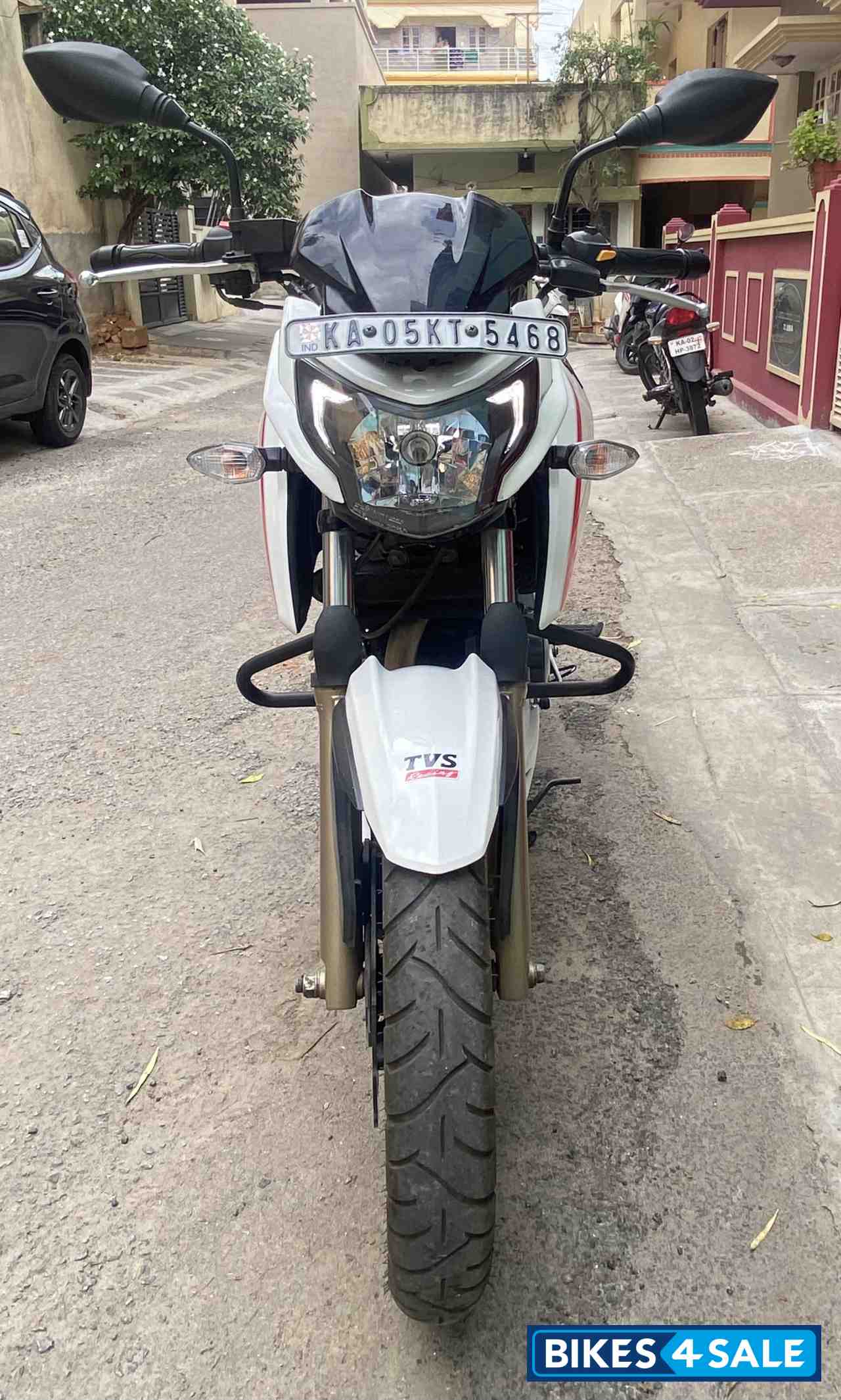 White TVS Apache RTR 200 4V ABS Race Edition 2.0