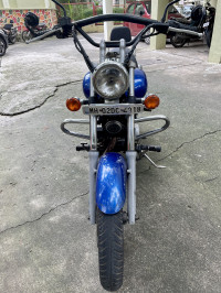 Blue Bajaj Avenger 220 DTS-i