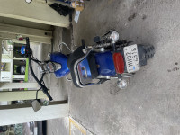 Blue Bajaj Avenger 220 DTS-i