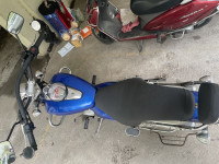 Blue Bajaj Avenger 220 DTS-i