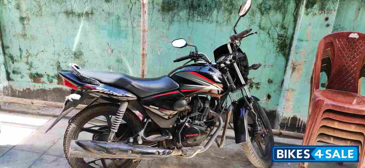 Black Honda CB Shine