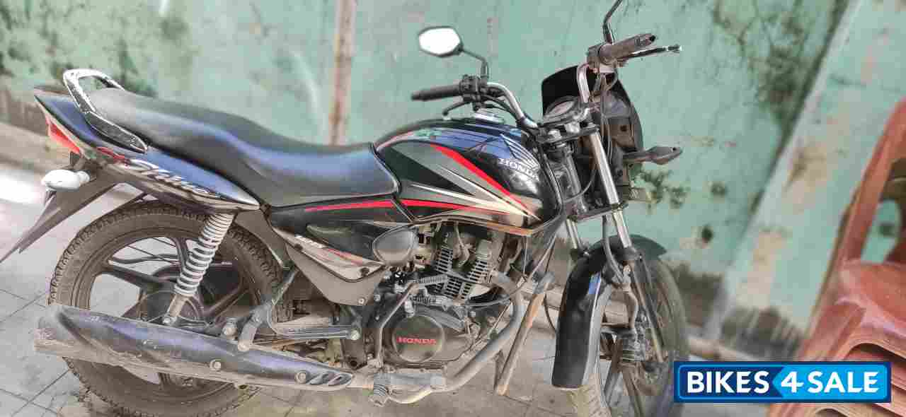 Black Honda CB Shine