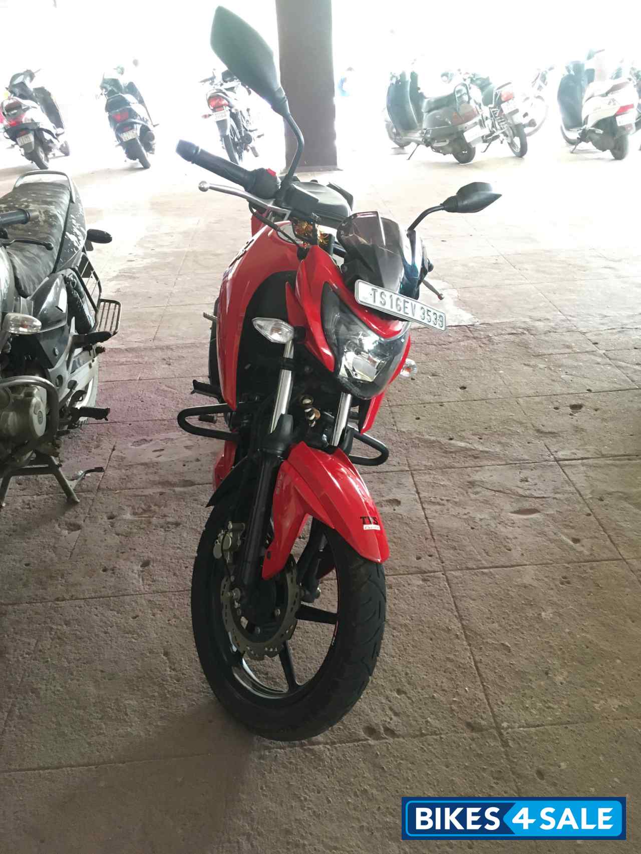 Racing Red TVS Apache RTR 160 4V Racing Red TVS Apache RTR 160 4V