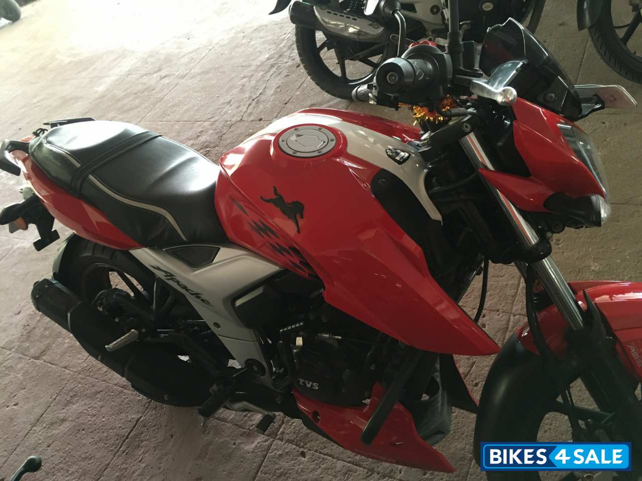 Racing Red TVS Apache RTR 160 4V Racing Red TVS Apache RTR 160 4V