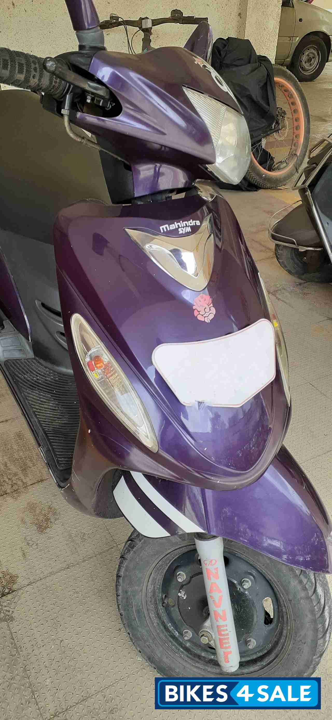 Purple Mahindra Rodeo UZO 125