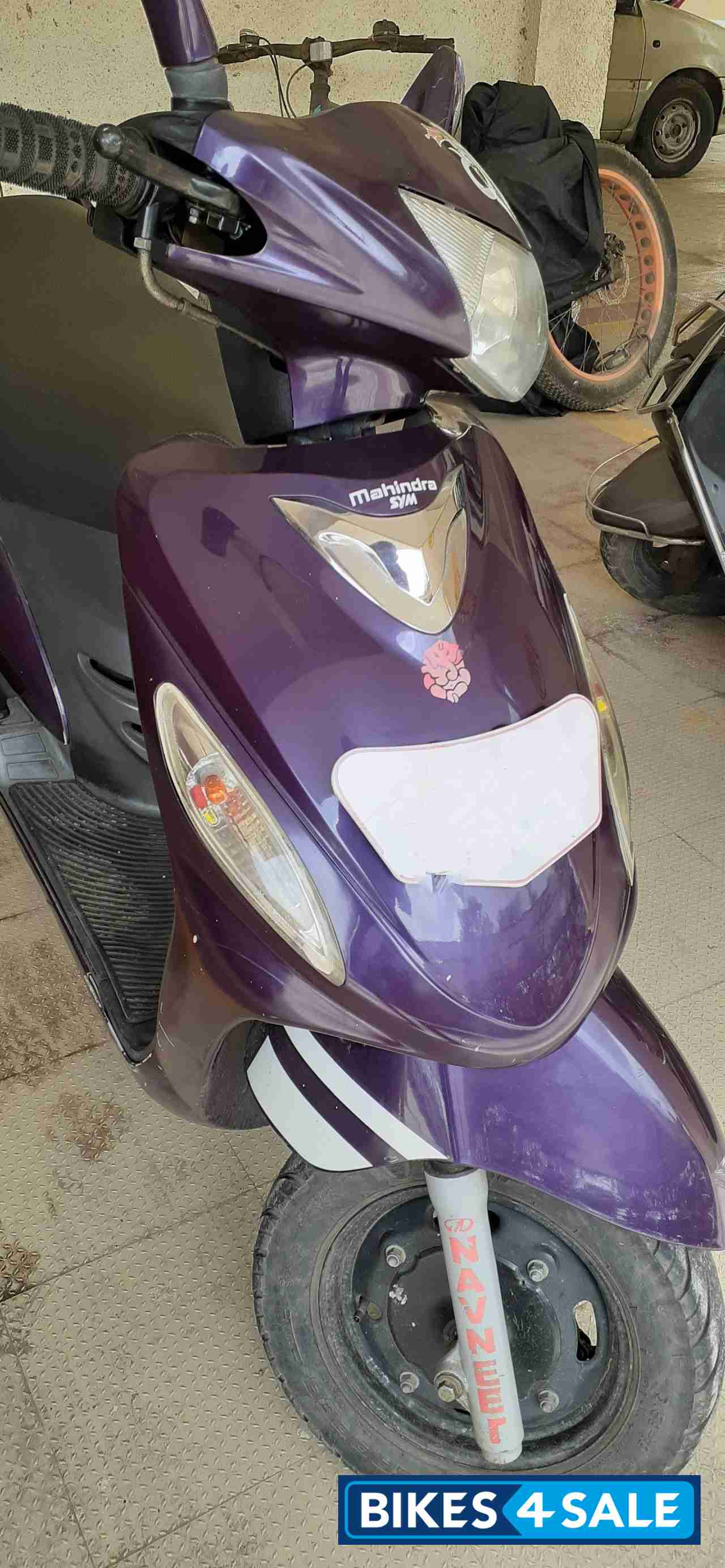 Purple Mahindra Rodeo UZO 125 Purple Mahindra Rodeo UZO 125