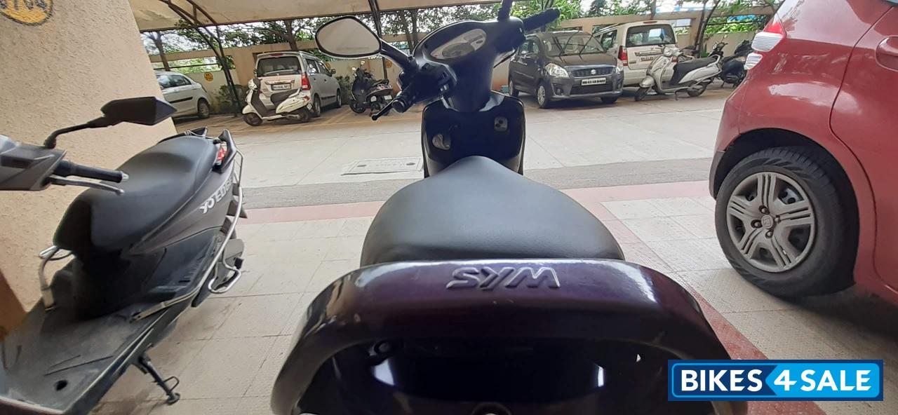 Purple Mahindra Rodeo UZO 125 Purple Mahindra Rodeo UZO 125