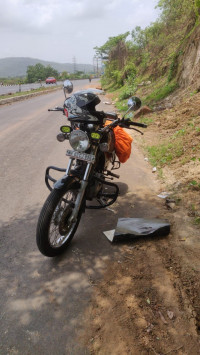 Black Royal Enfield Thunderbird TwinSpark 350