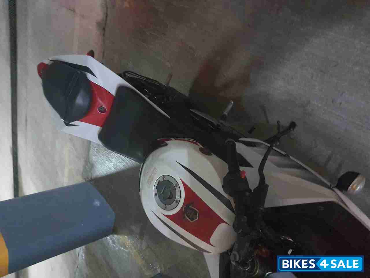 White Yamaha YZF R15 V2