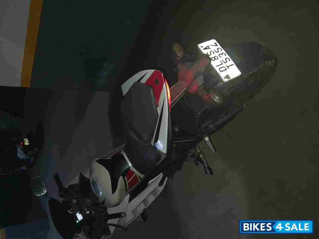 White Yamaha YZF R15 V2