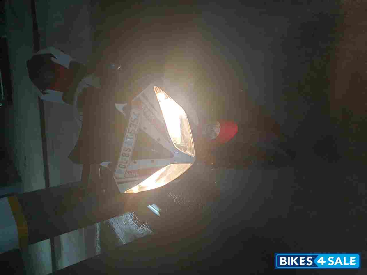 White Yamaha YZF R15 V2