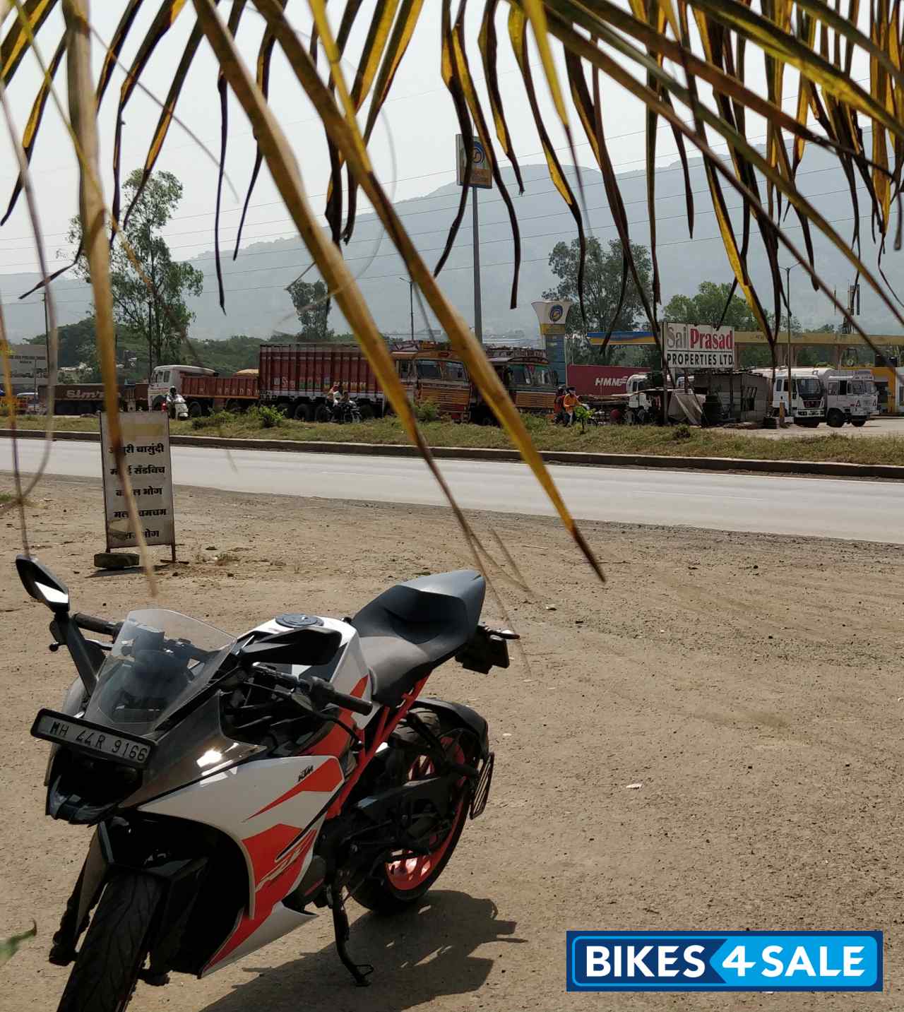 White Orange KTM RC 200