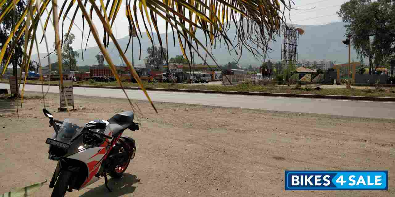 White Orange KTM RC 200