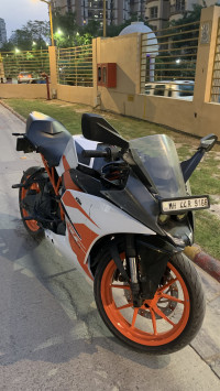 White Orange KTM RC 200