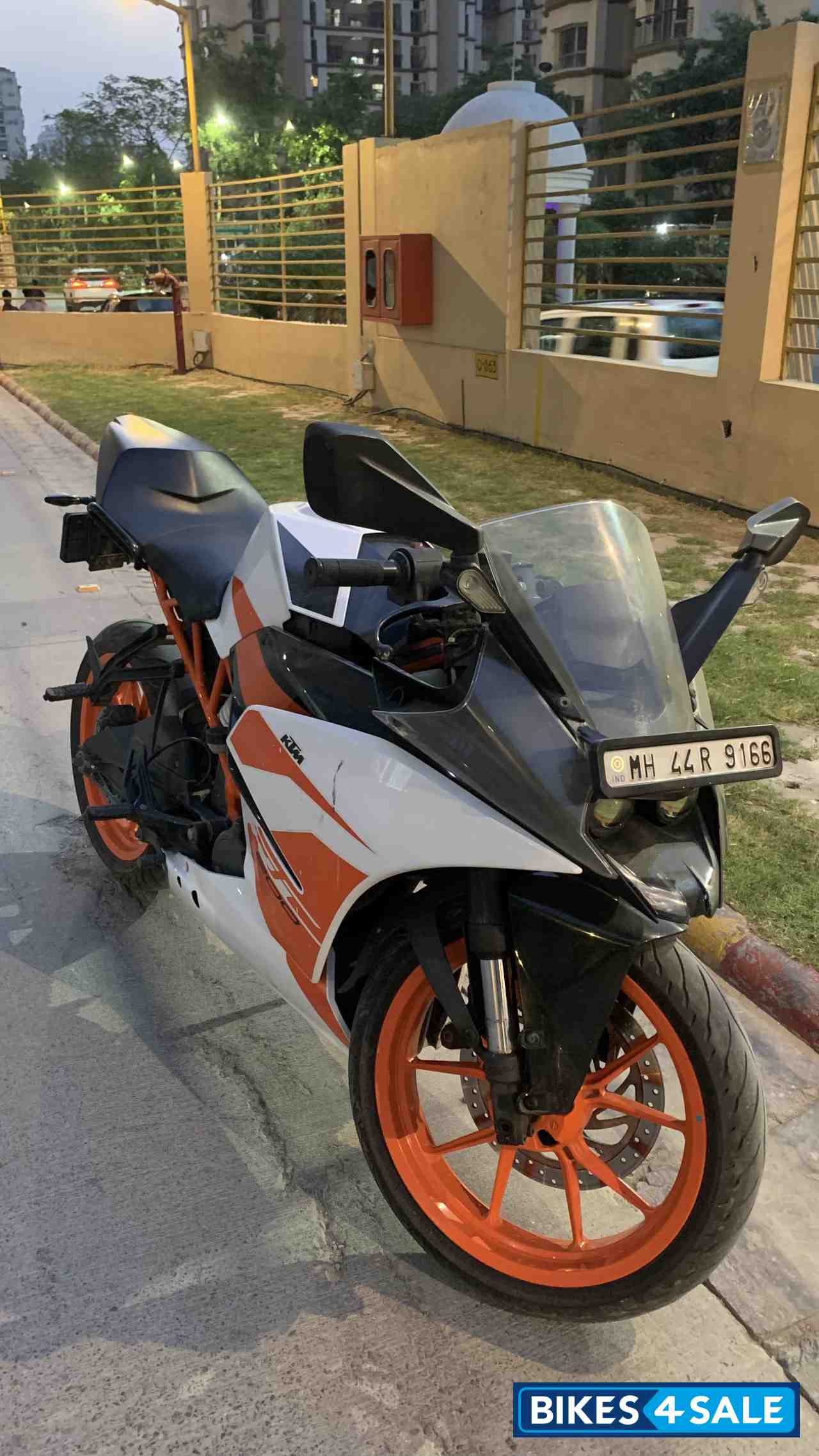 White Orange KTM RC 200
