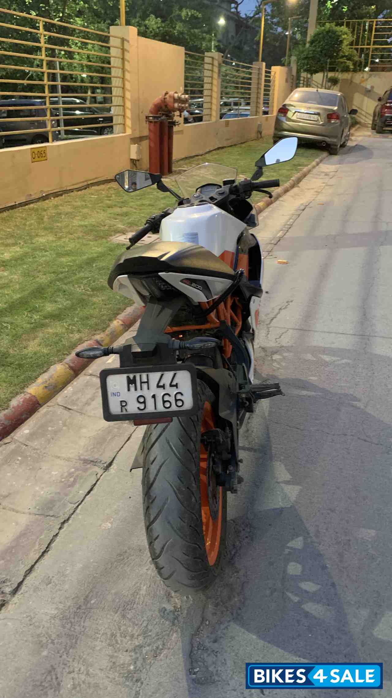 White Orange KTM RC 200