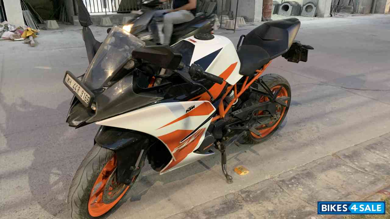 White Orange KTM RC 200
