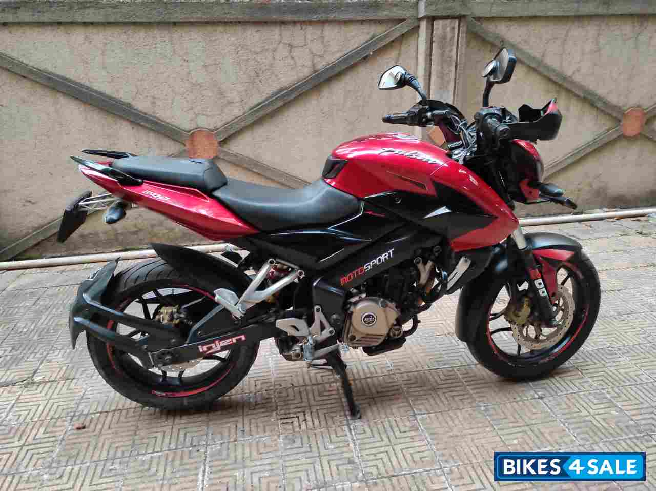 Wine Red Bajaj Pulsar 200 NS Wine Red Bajaj Pulsar 200 NS