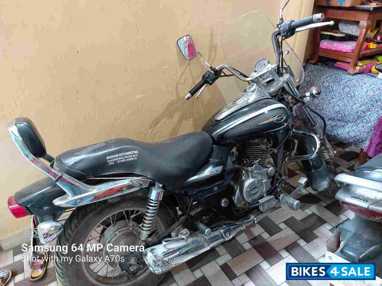 Black Bajaj Avenger Cruise 220