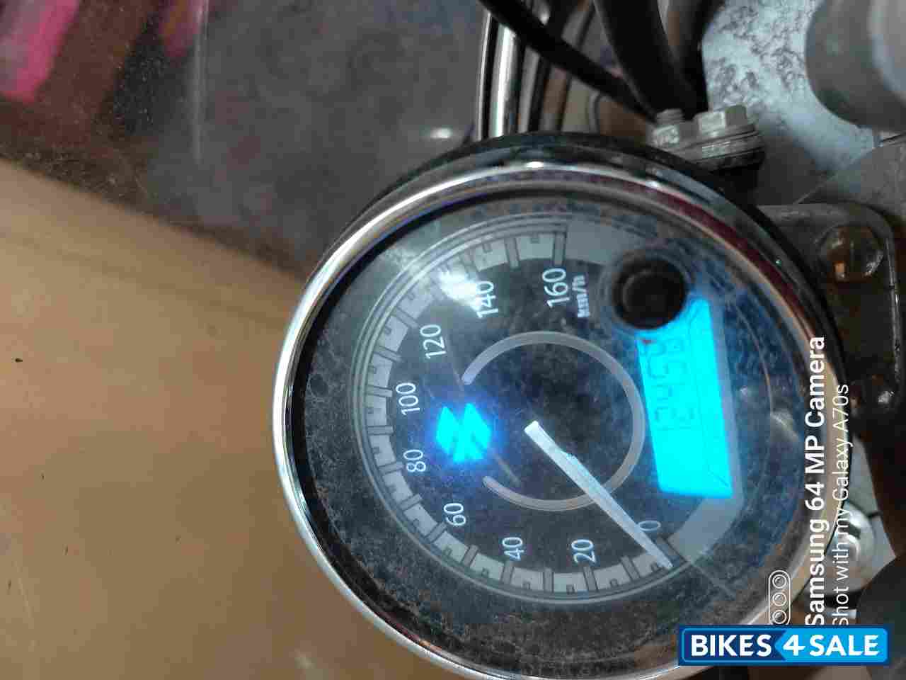 Black Bajaj Avenger Cruise 220