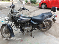 Black Bajaj Avenger Cruise 220