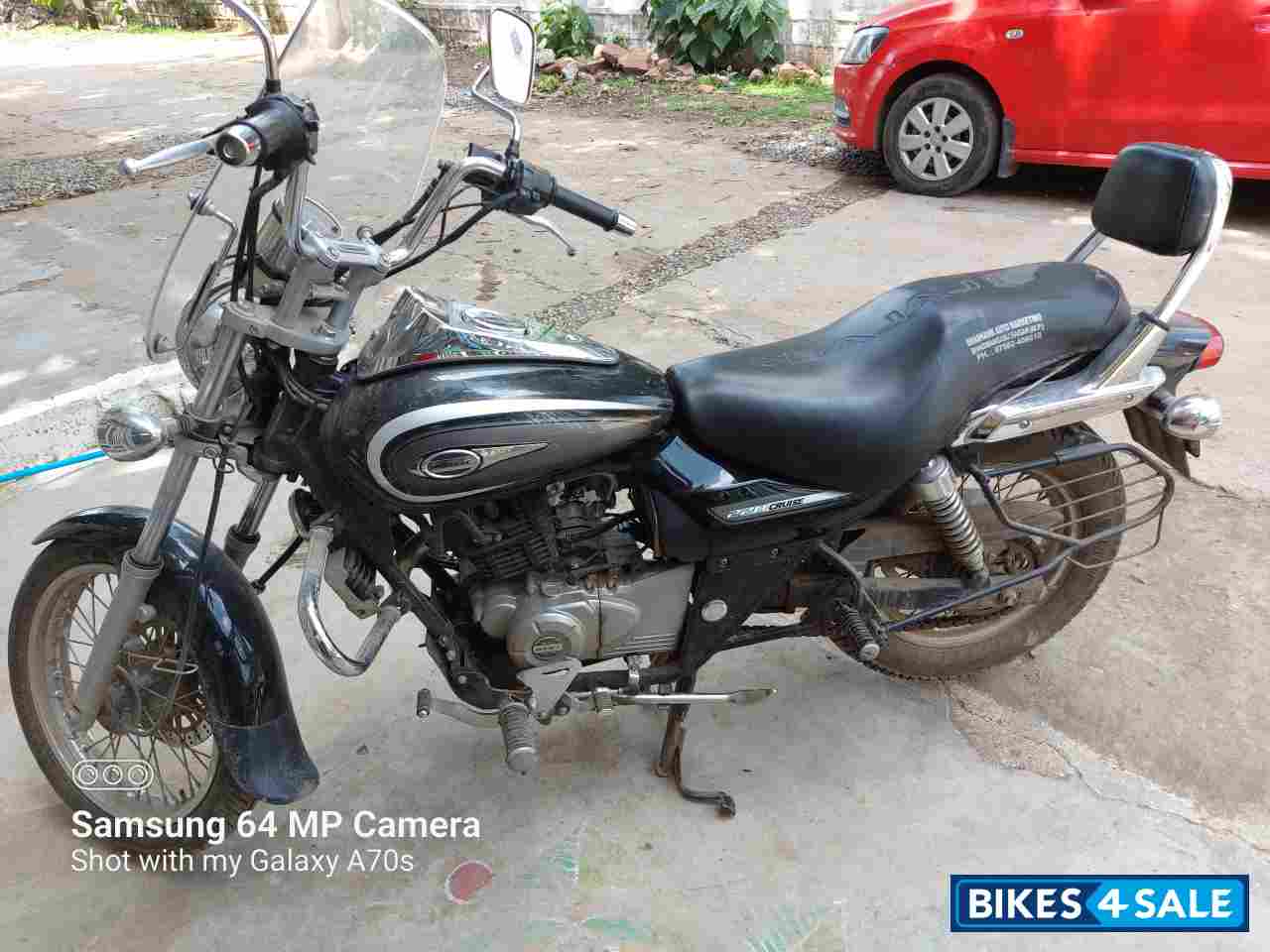 Black Bajaj Avenger Cruise 220