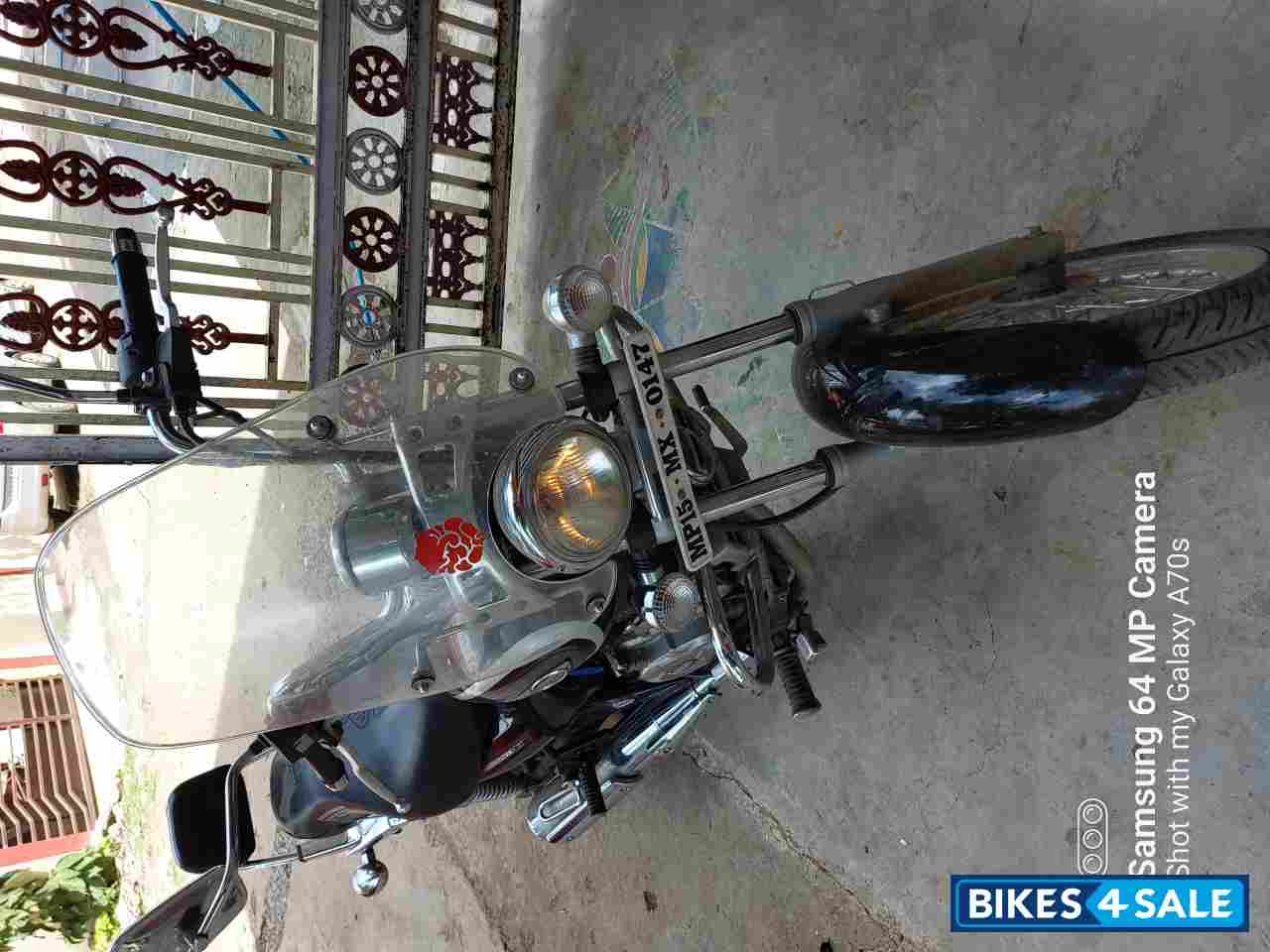 Black Bajaj Avenger Cruise 220