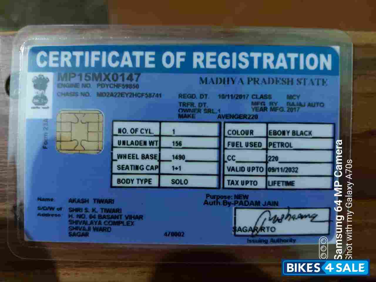 Black Bajaj Avenger Cruise 220