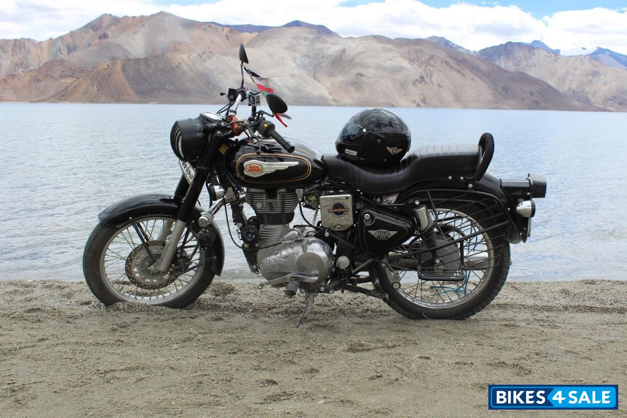 Black Royal Enfield Bullet Standard 350 Black Royal Enfield Bullet Standard 350