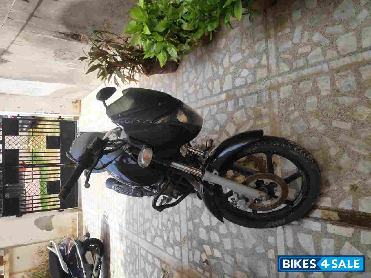 Black Bajaj Pulsar 180 DTSi Black Bajaj Pulsar 180 DTSi