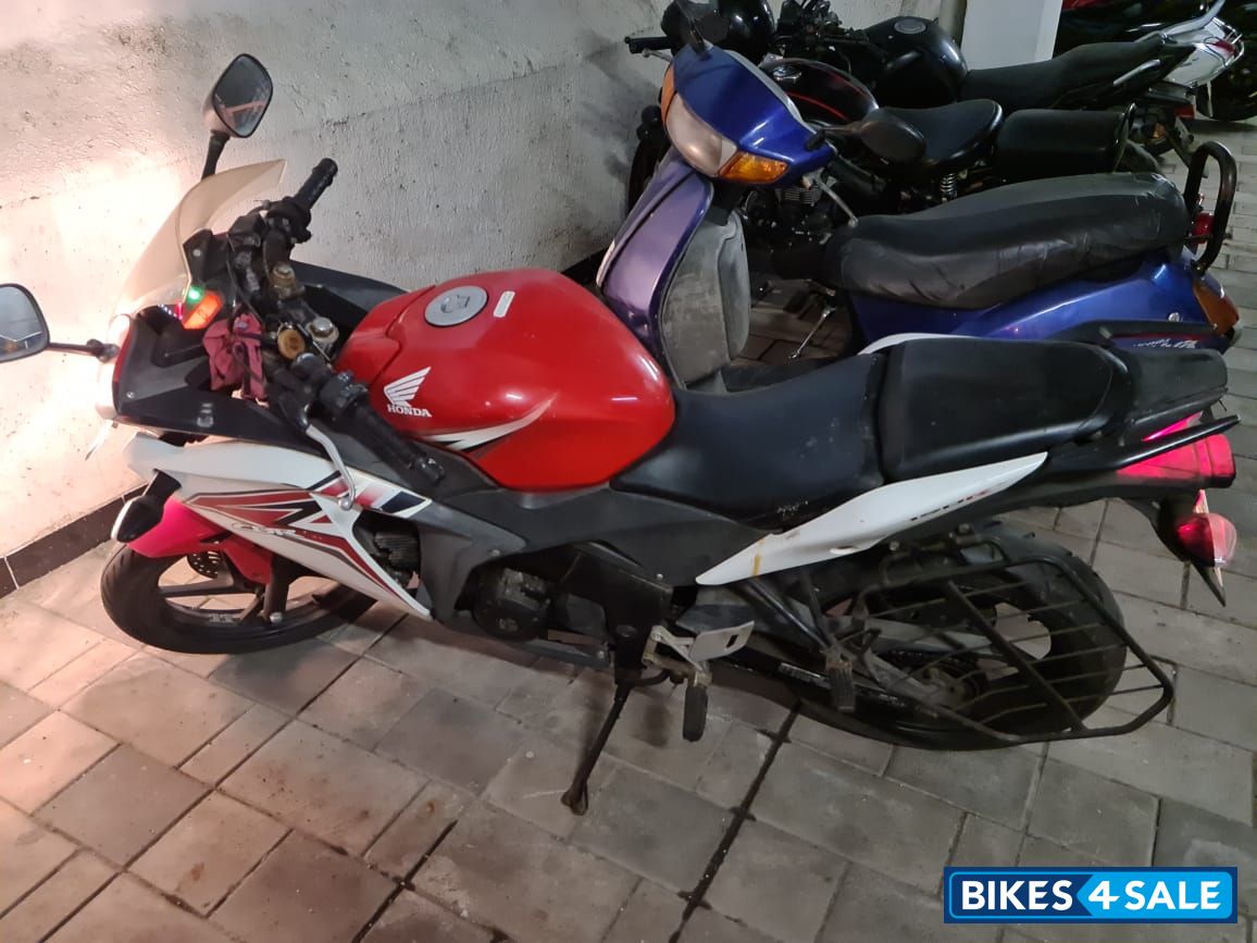 Red Honda CBR 150R