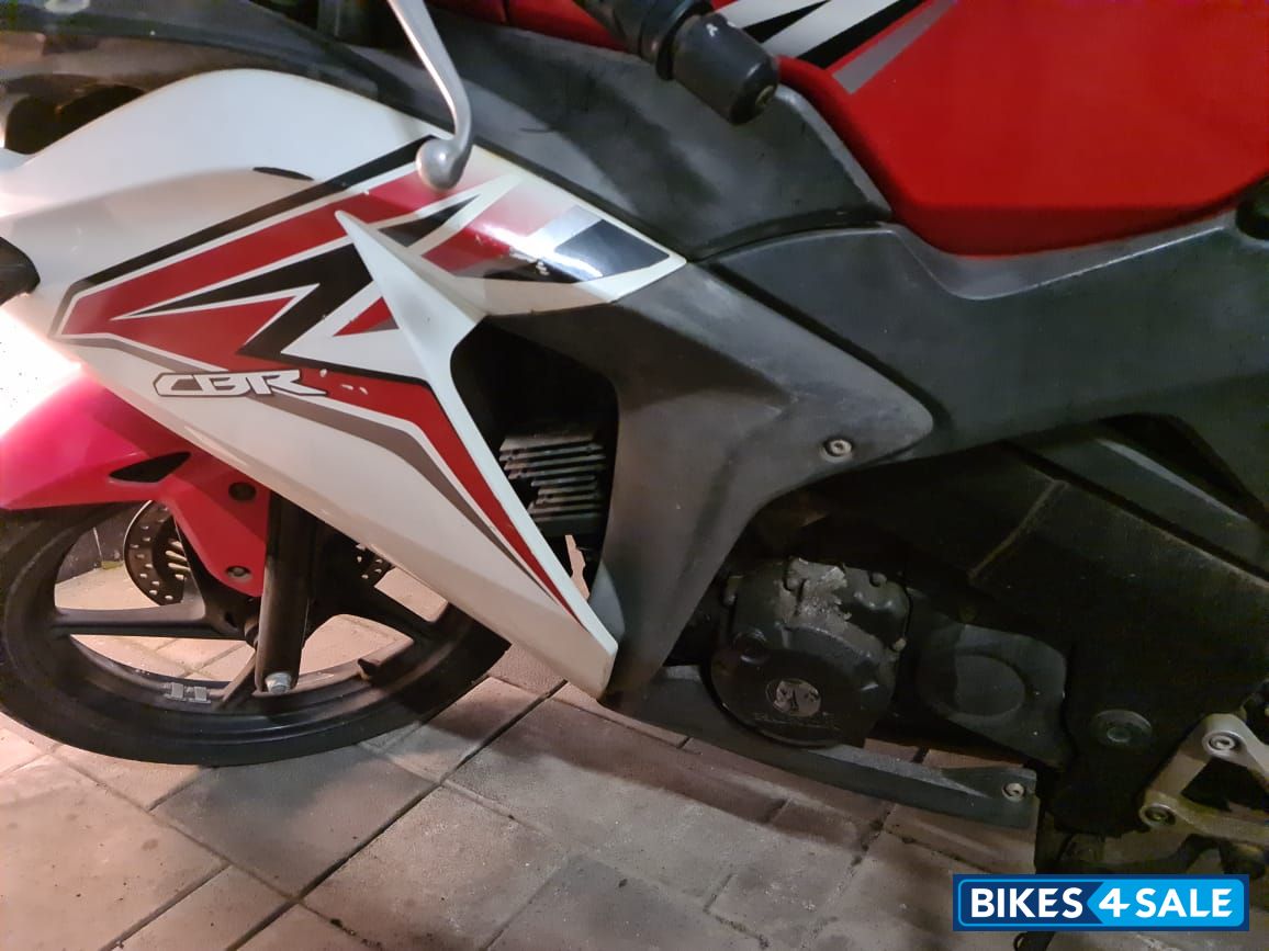 Red Honda CBR 150R