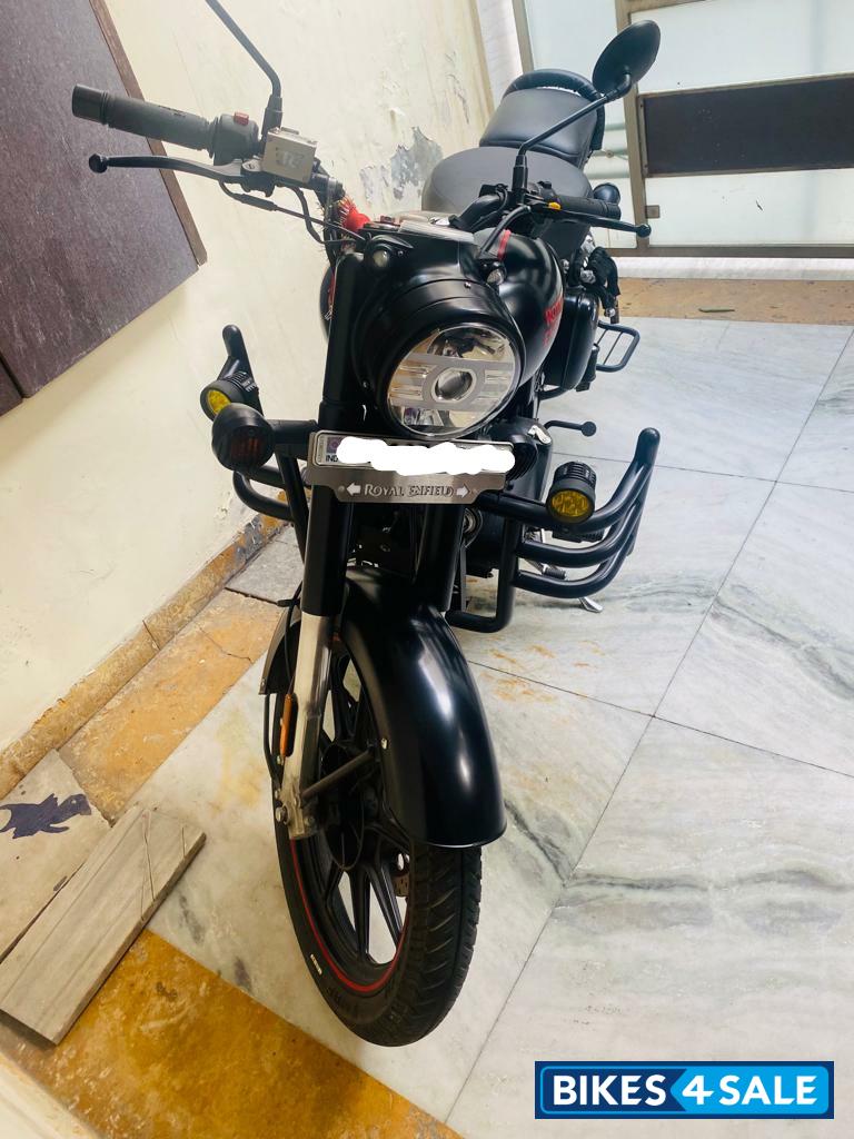 Stealth Black Royal Enfield Classic 350 BS VI