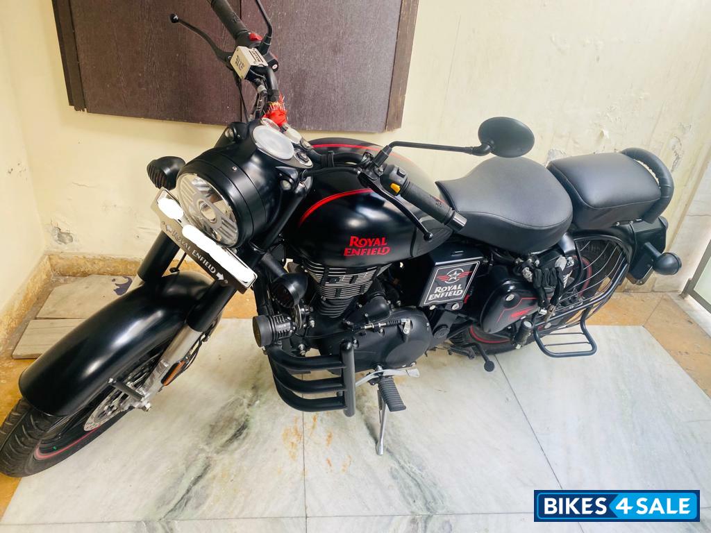 Stealth Black Royal Enfield Classic 350 BS VI Stealth Black Royal Enfield Classic 350 BS VI
