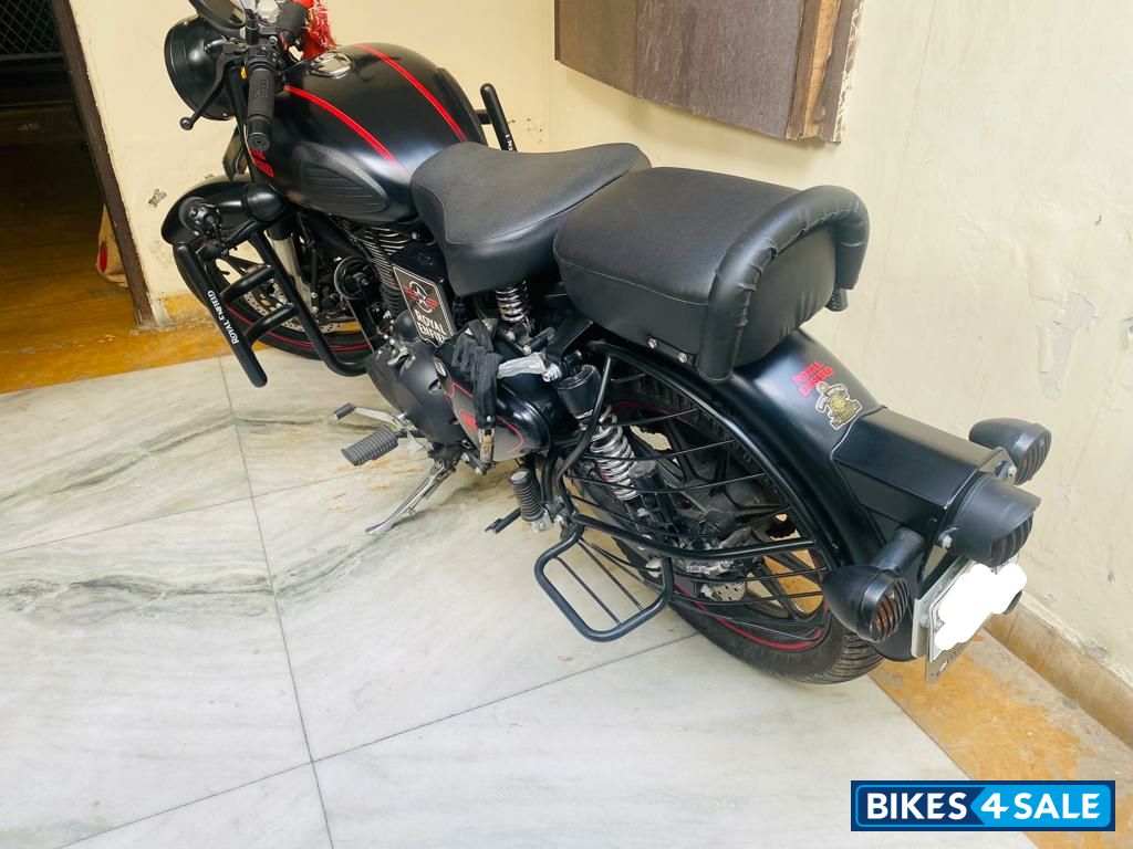 Stealth Black Royal Enfield Classic 350 BS VI Stealth Black Royal Enfield Classic 350 BS VI